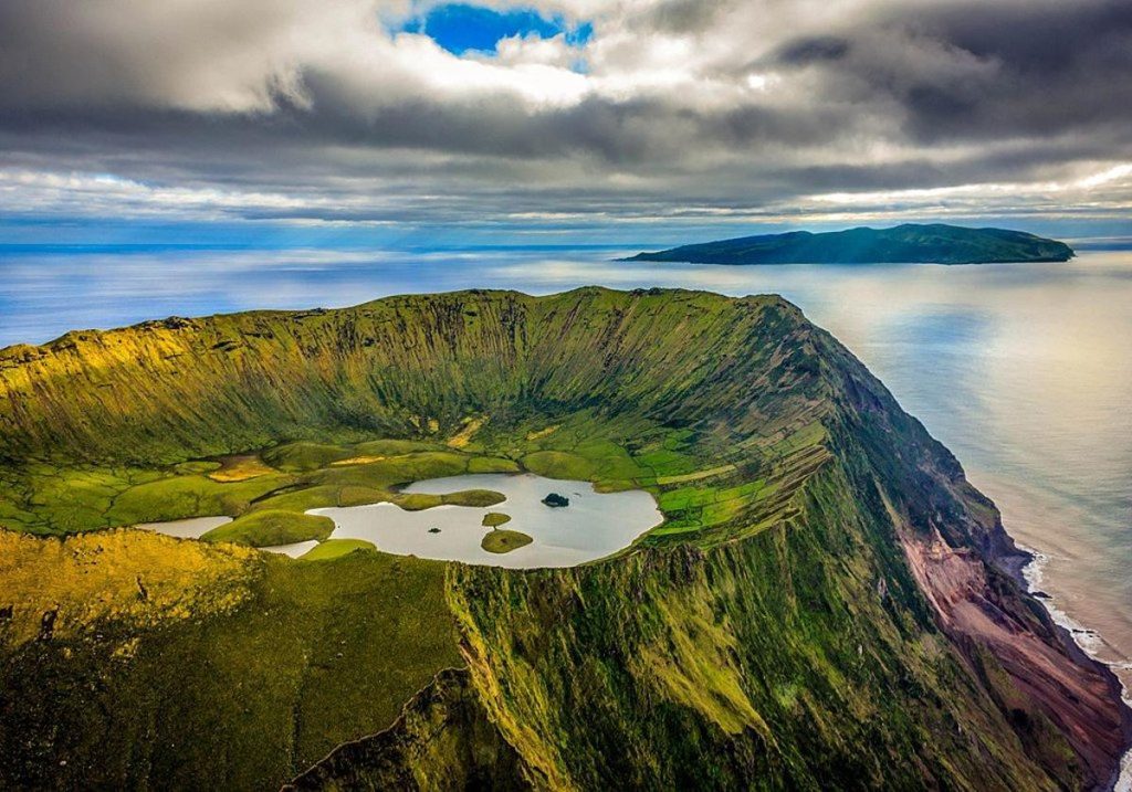Vista aérea de la Isla de Corvo en Azores