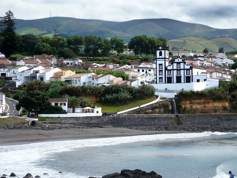 VIsta del pueblo de Lagoa en Sao Miguel, uno de los pueblos mas bonitos de la isla de Sao Miguel