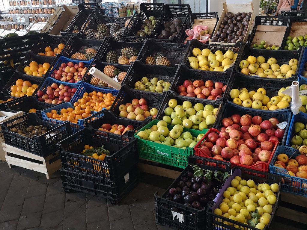 frutas varias en el mercado