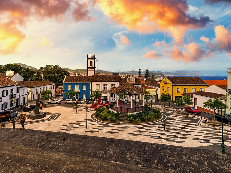Vista del pueblo de Ribeira Grande en Sao Miguel, uno de los pueblos mas bonitos de la isla